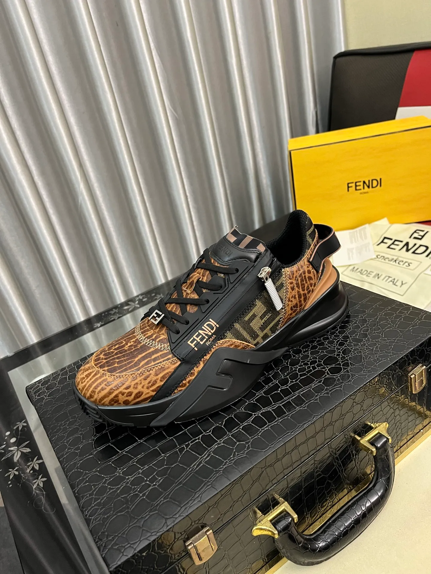 Men's shoes 💰620⌚️⌚️ FEND* — Fendi Flow men's casual sneakers, with elastic straps, side zippers, and corrugated soles engraved with F. Embossed Fendi Flow lettering on the heel. Made of technical fabric and a mix of blue and genuine leather. Decorated with Lycra® details. FF graphic tongue. Ultra-light and wear-resistant EVA sole. Code number: 38-44
